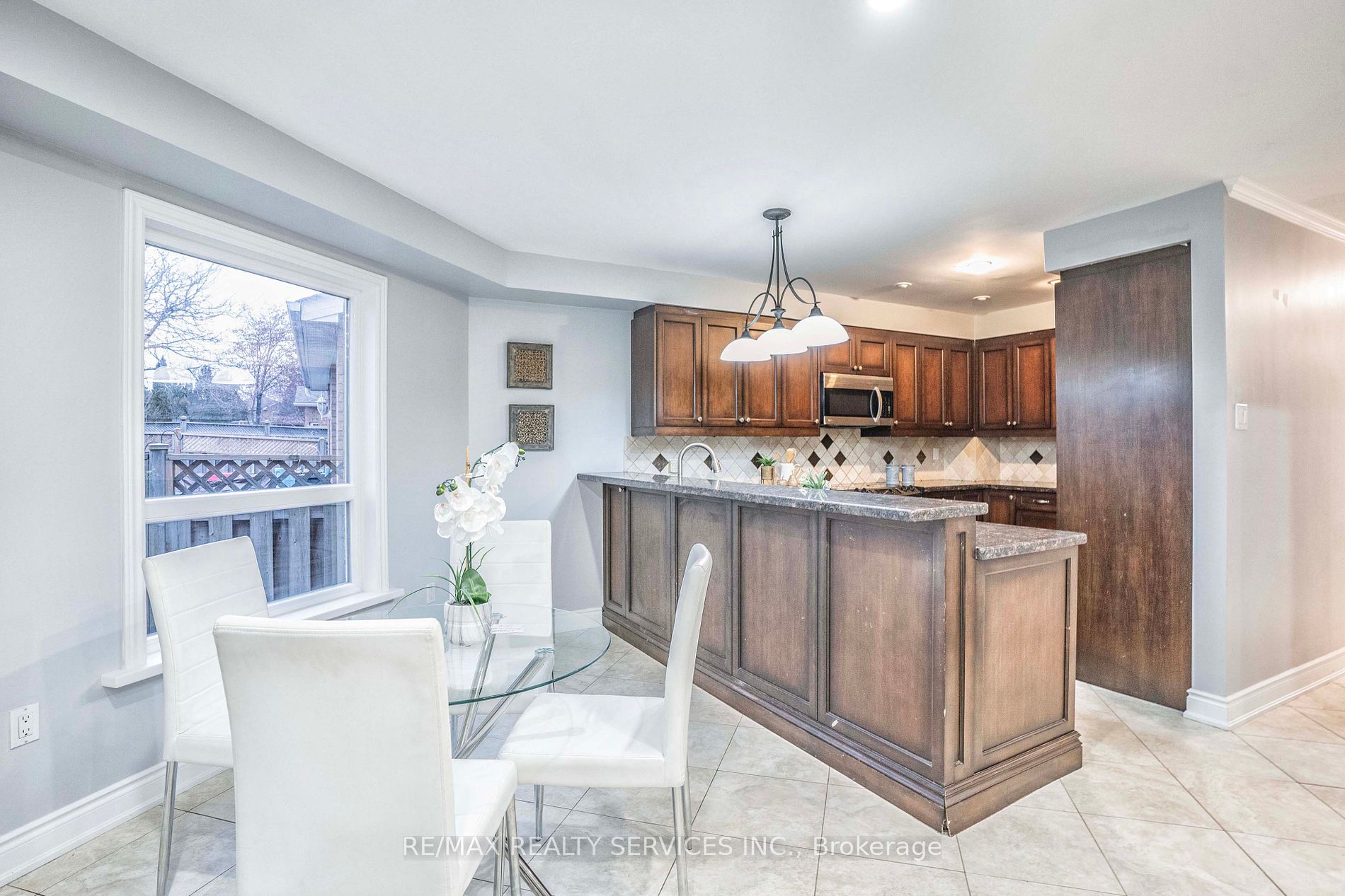 3452 Cherrington Crescent