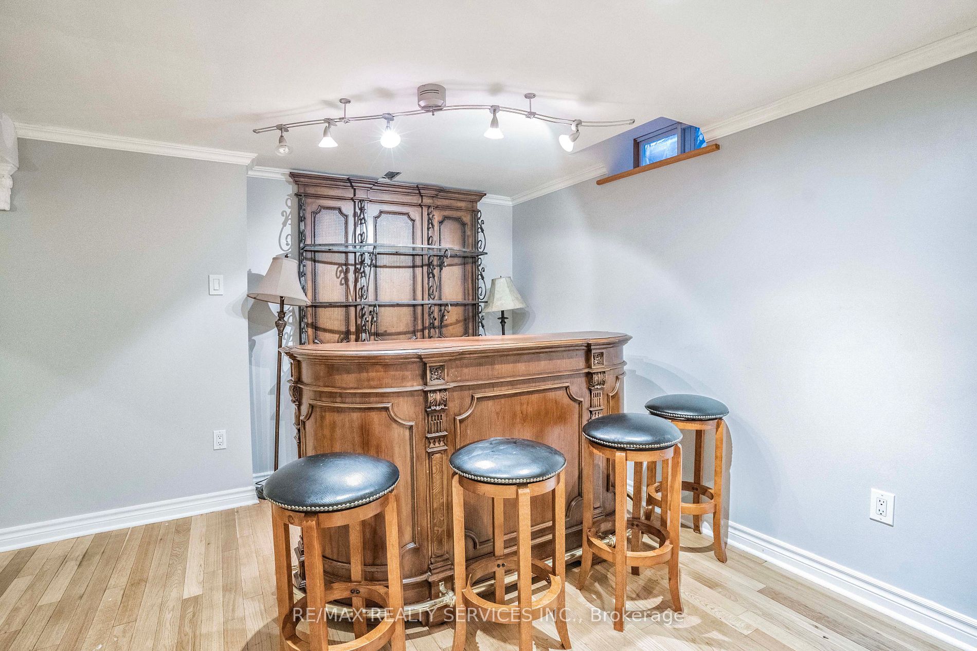 3452 Cherrington Crescent
