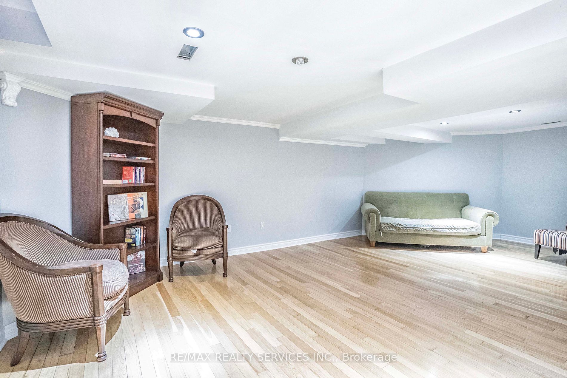 3452 Cherrington Crescent