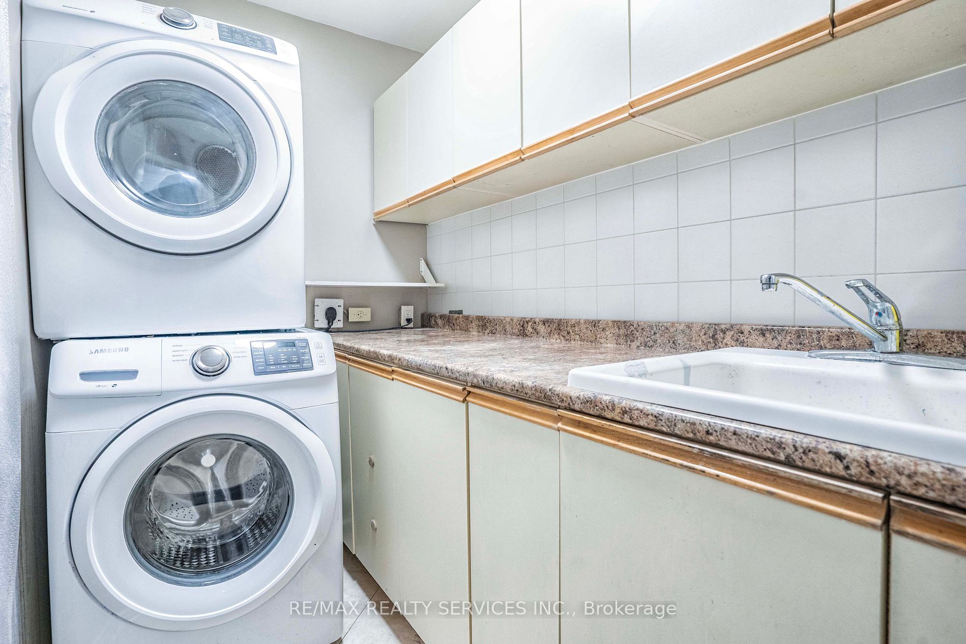 3452 Cherrington Crescent