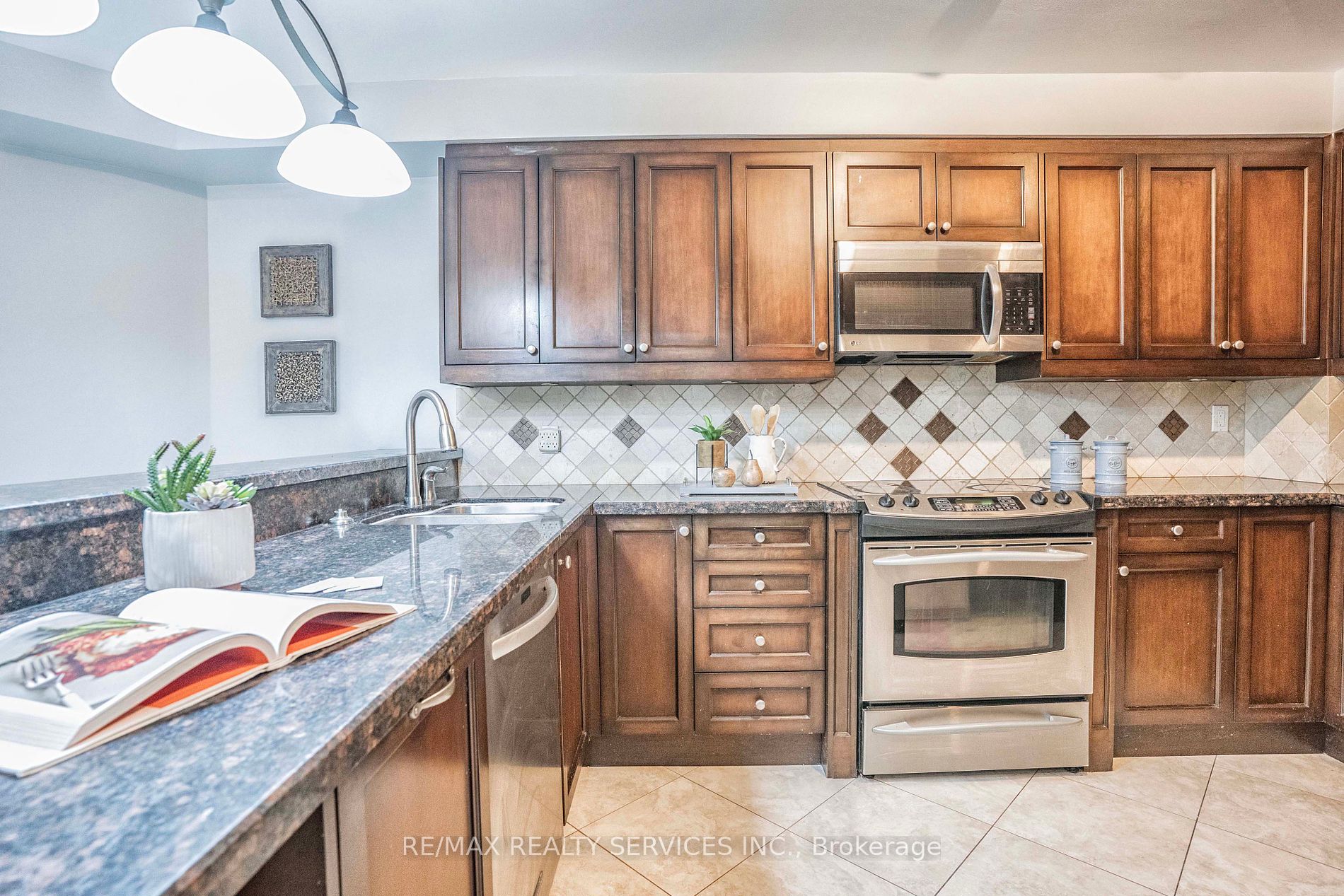 3452 Cherrington Crescent