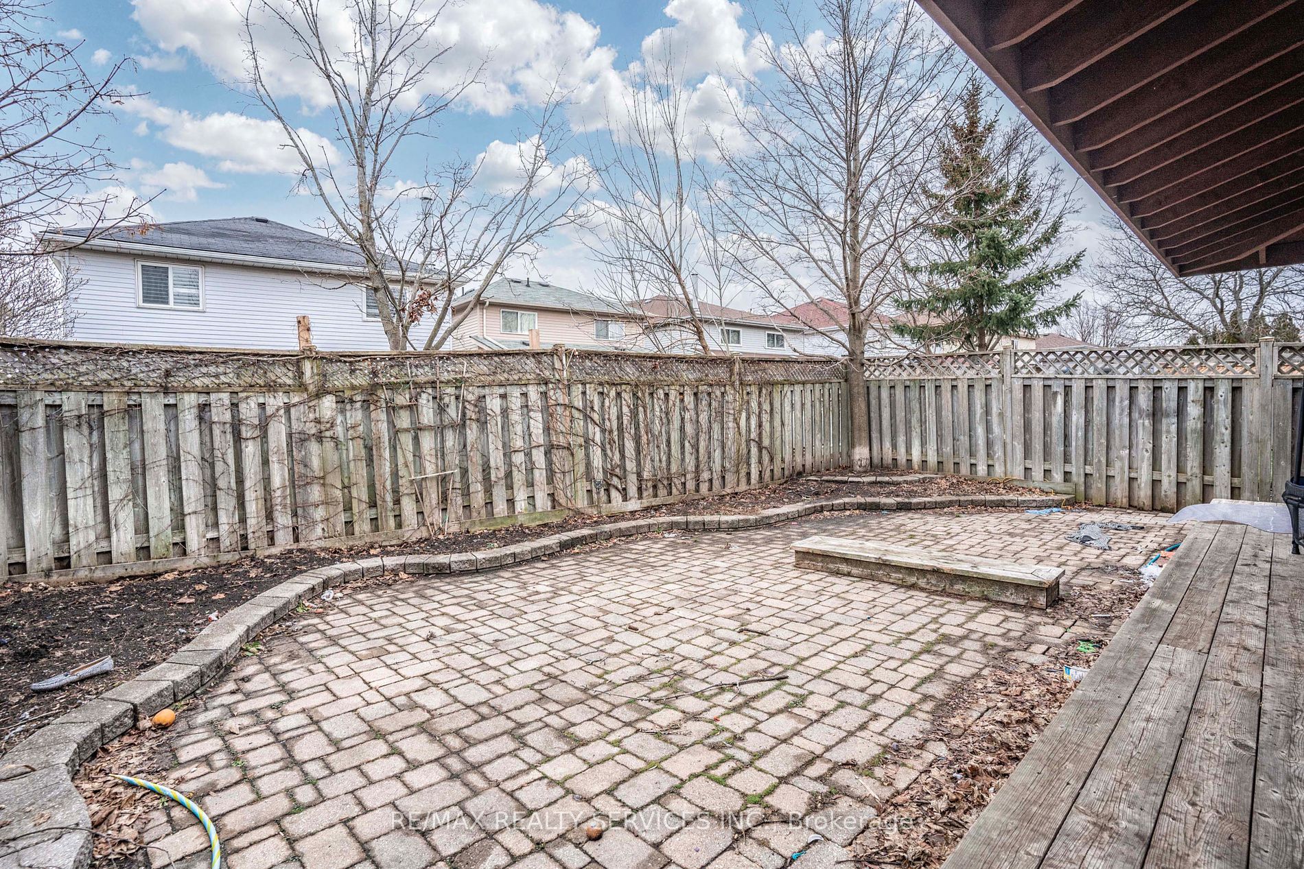 3452 Cherrington Crescent