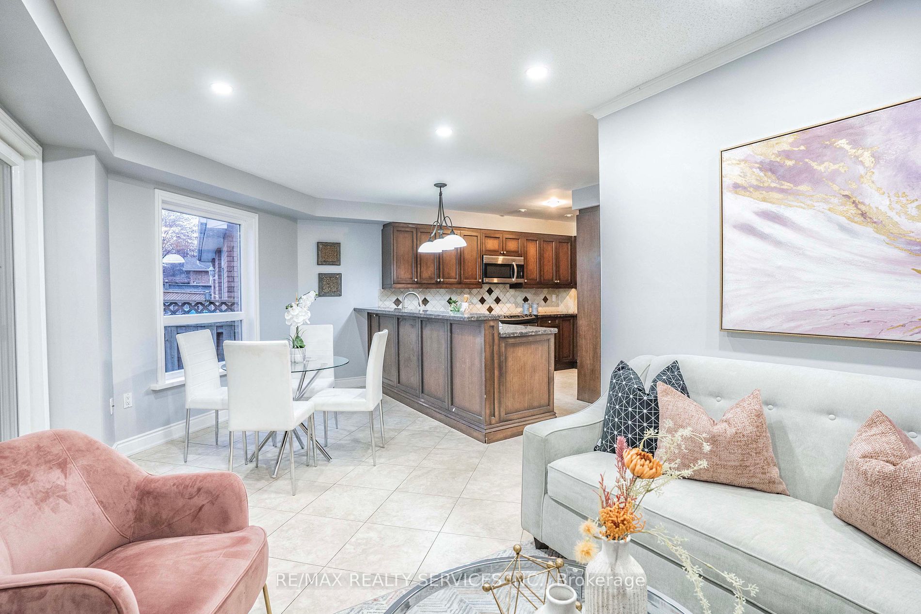 3452 Cherrington Crescent