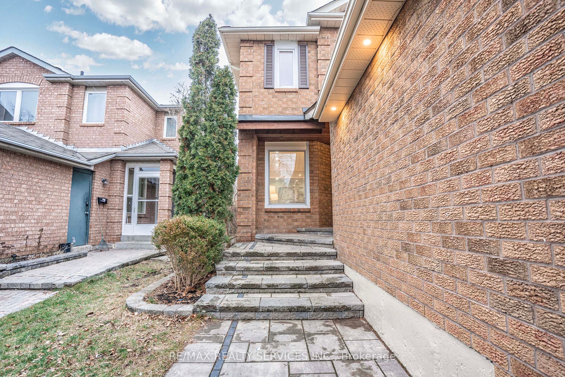 3452 Cherrington Crescent