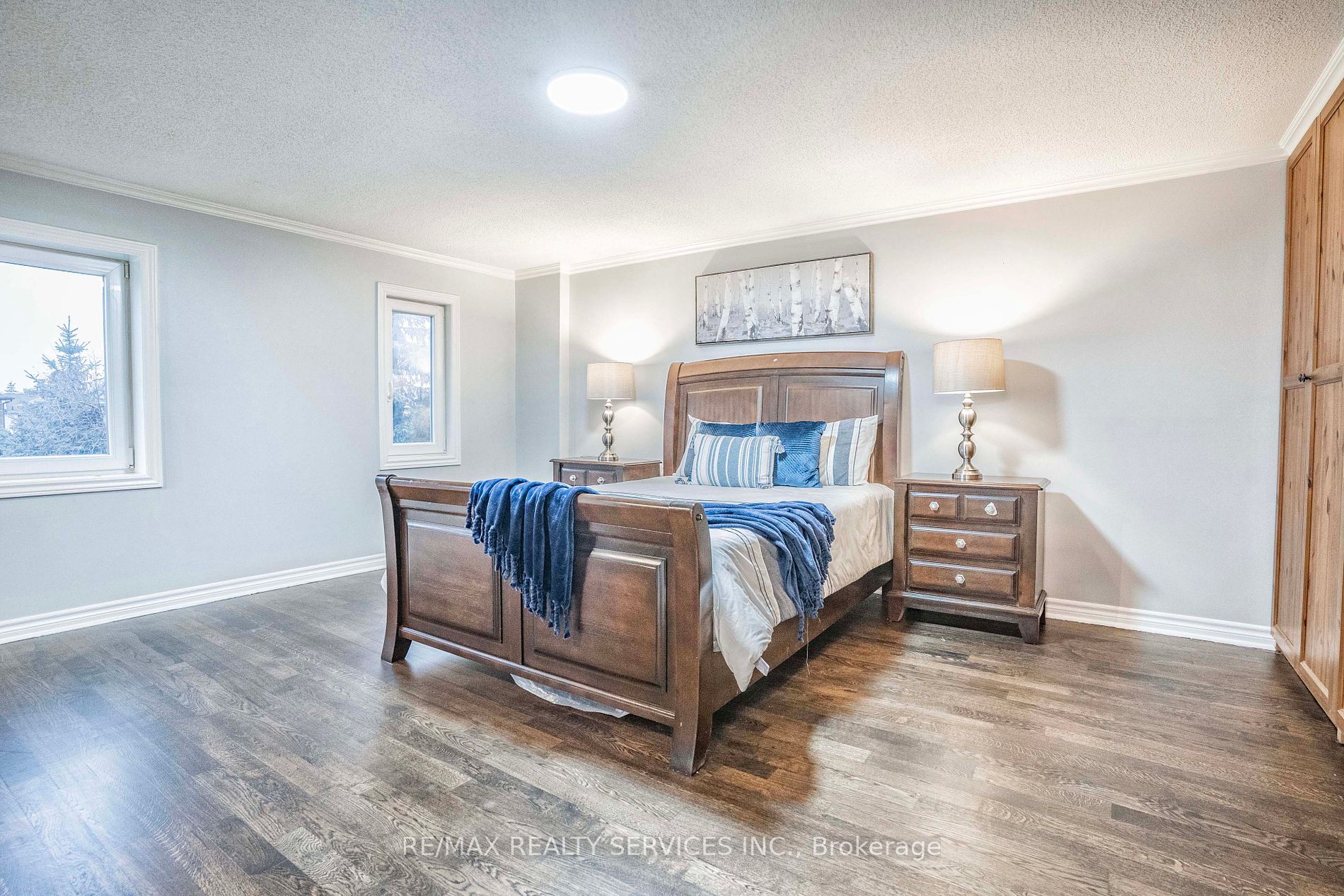 3452 Cherrington Crescent
