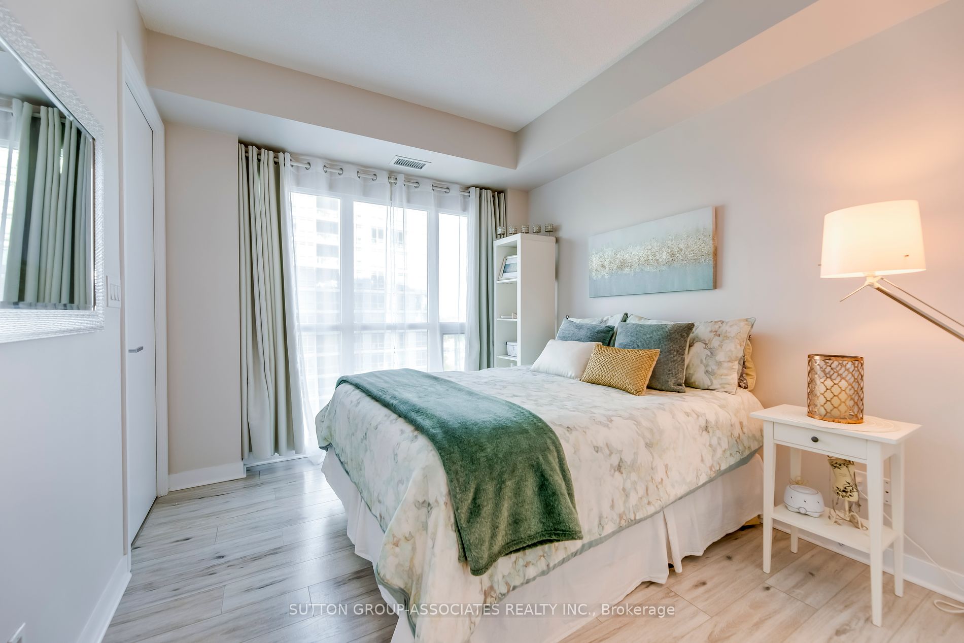 165 Legion Road N, #1532