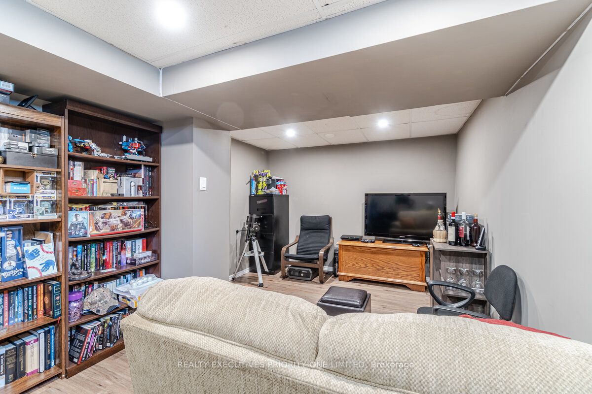 65 Wood Circle