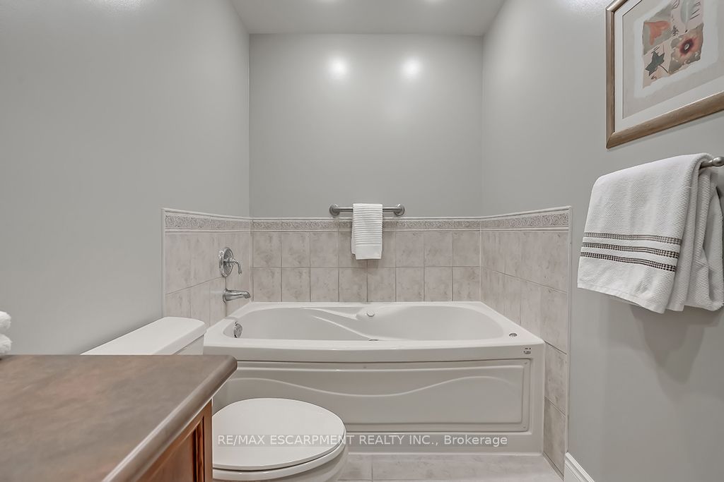 399 Elizabeth Street, #411