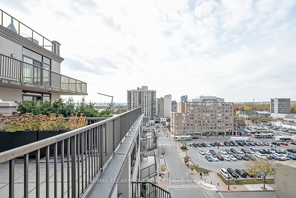 399 Elizabeth Street, #411