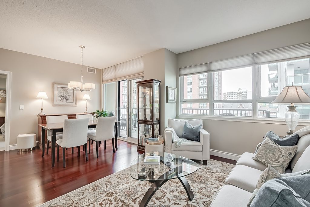 399 Elizabeth Street, #411