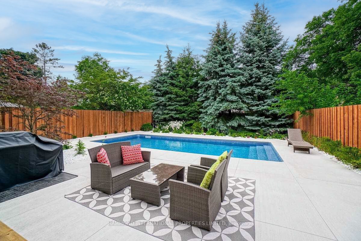14 Edgecroft Rd