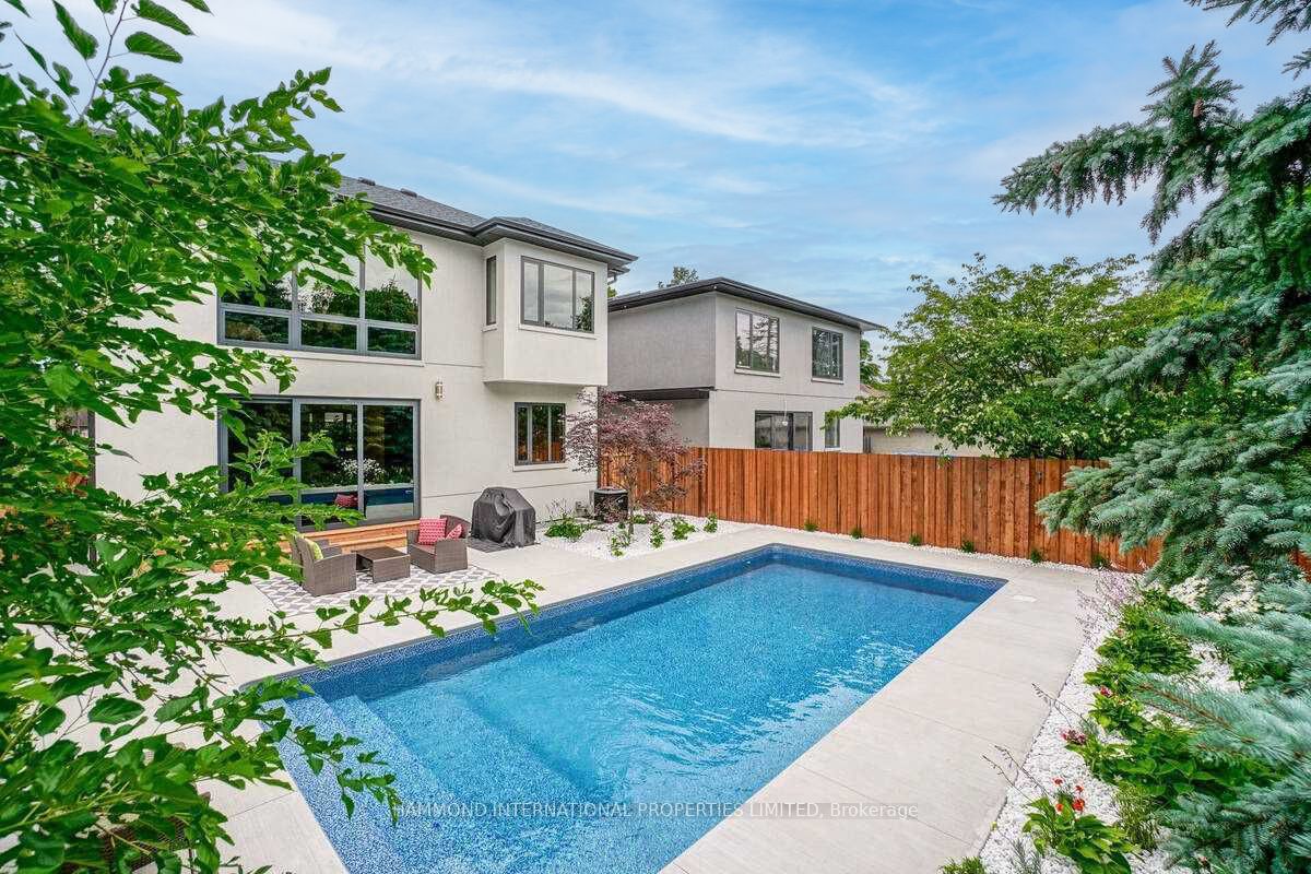 14 Edgecroft Rd