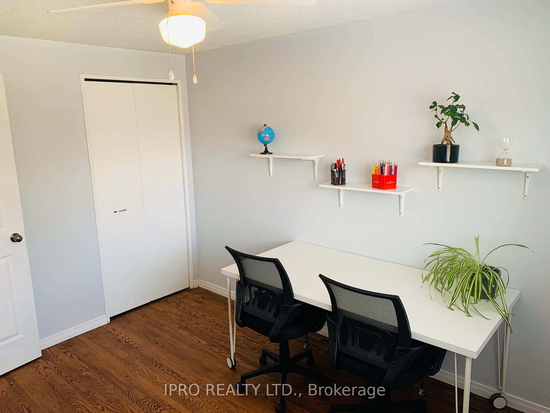 10 Eden Pl