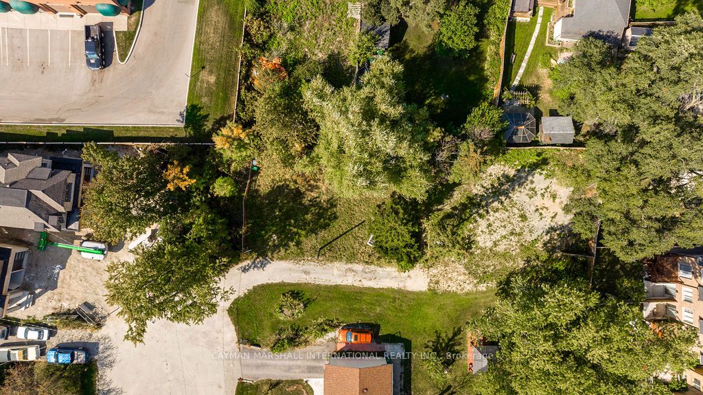 1079 Roosevelt Road
