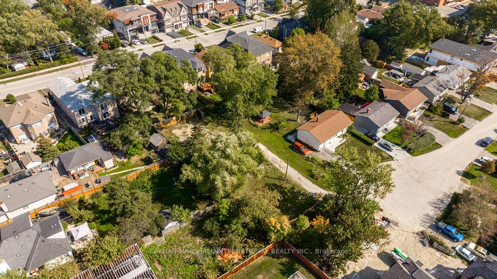 1079 Roosevelt Road