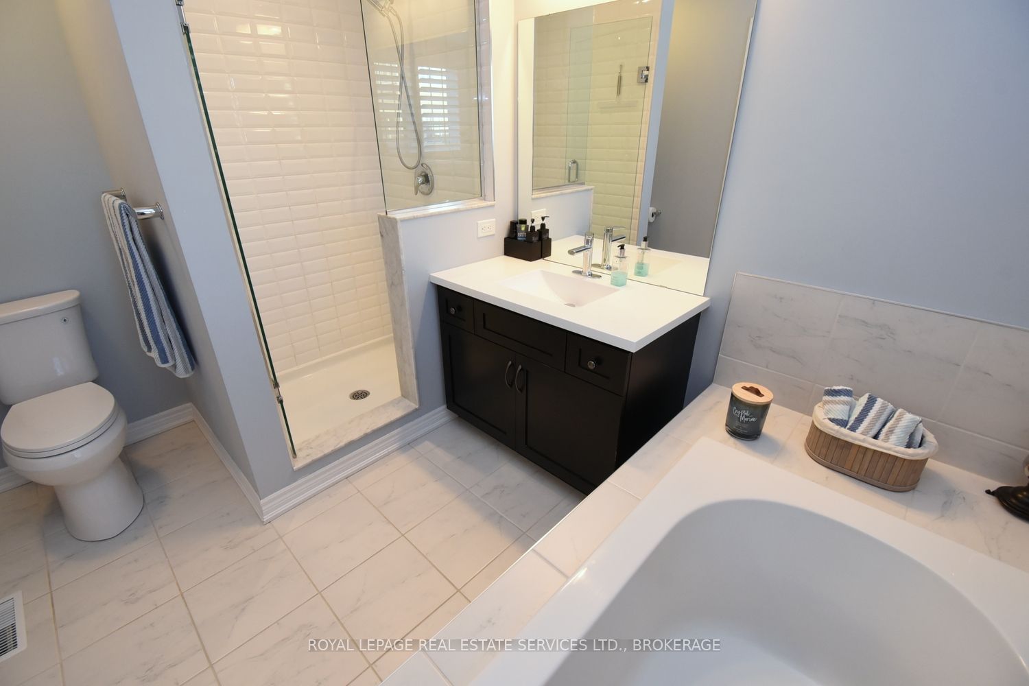 2086 GHENT Avenue, #27
