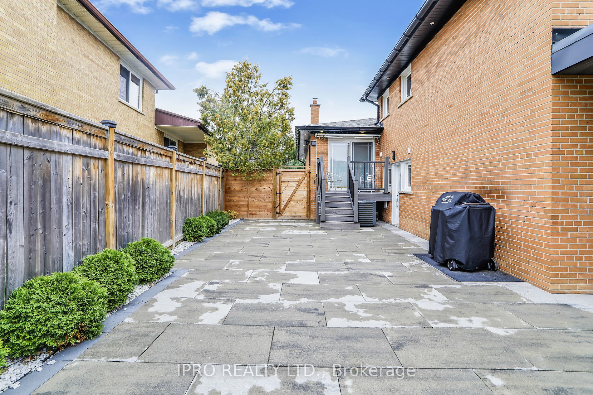 3484 Riverspray Cres