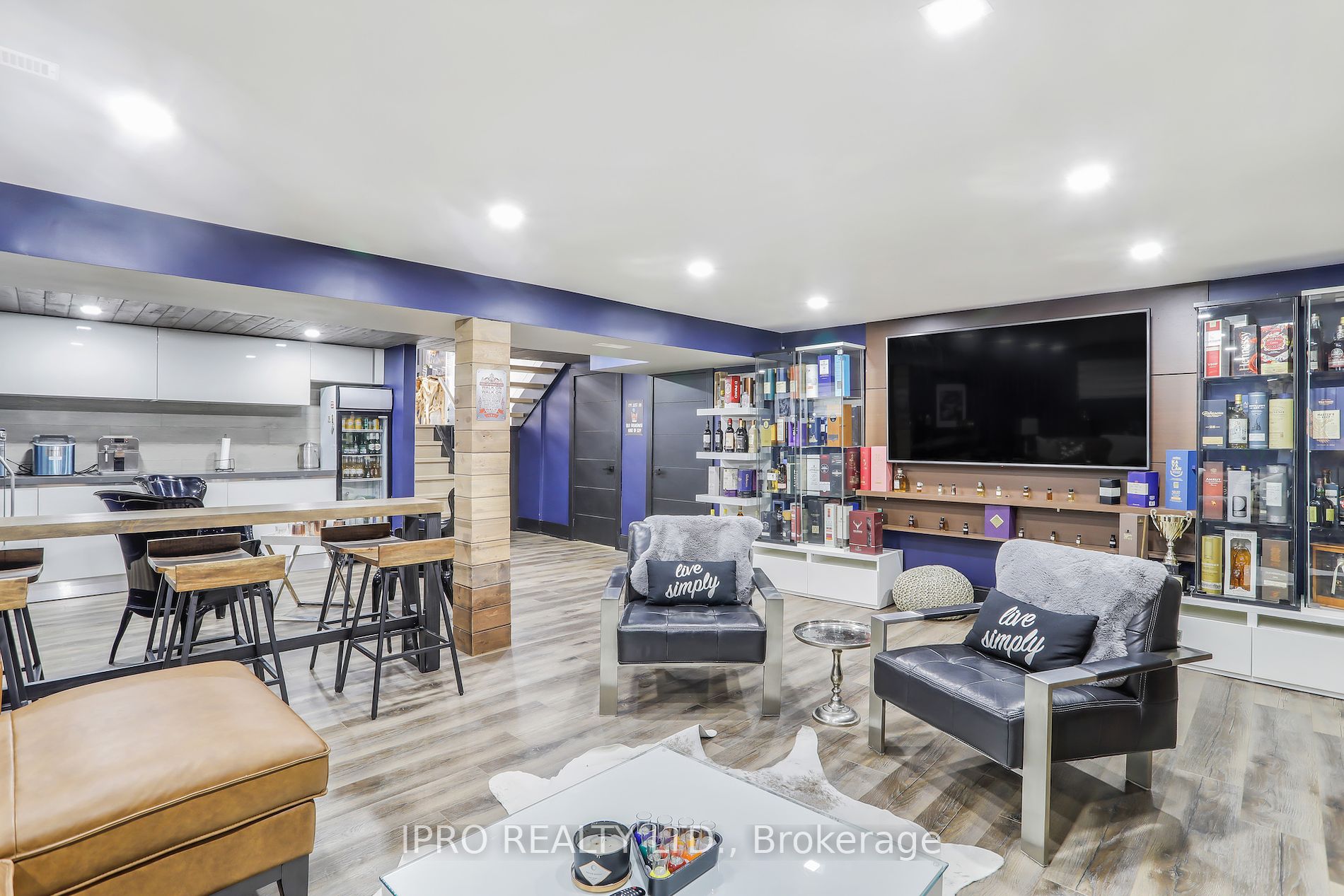 3484 Riverspray Cres