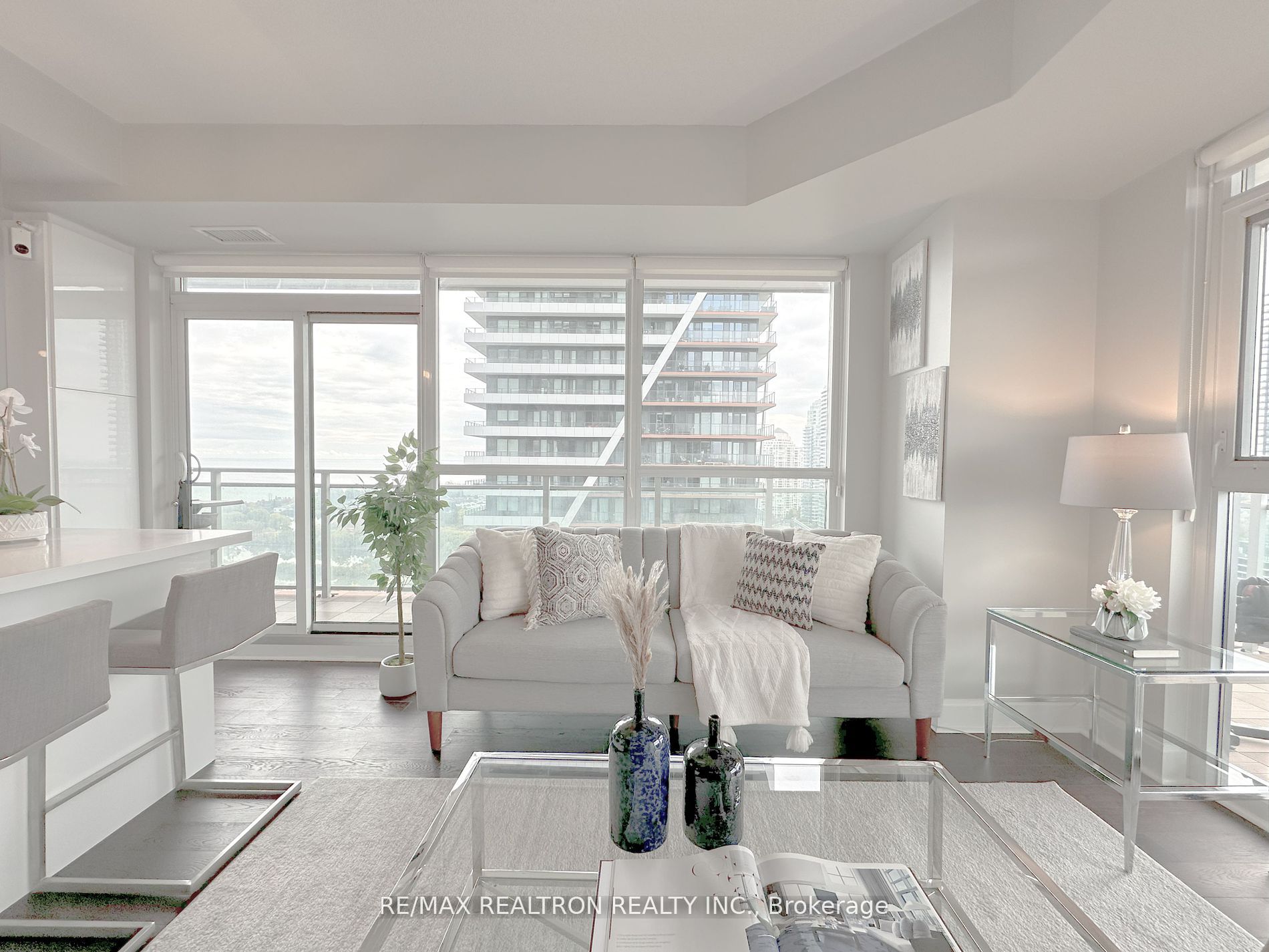 33 Shore Breeze Dr, #1903