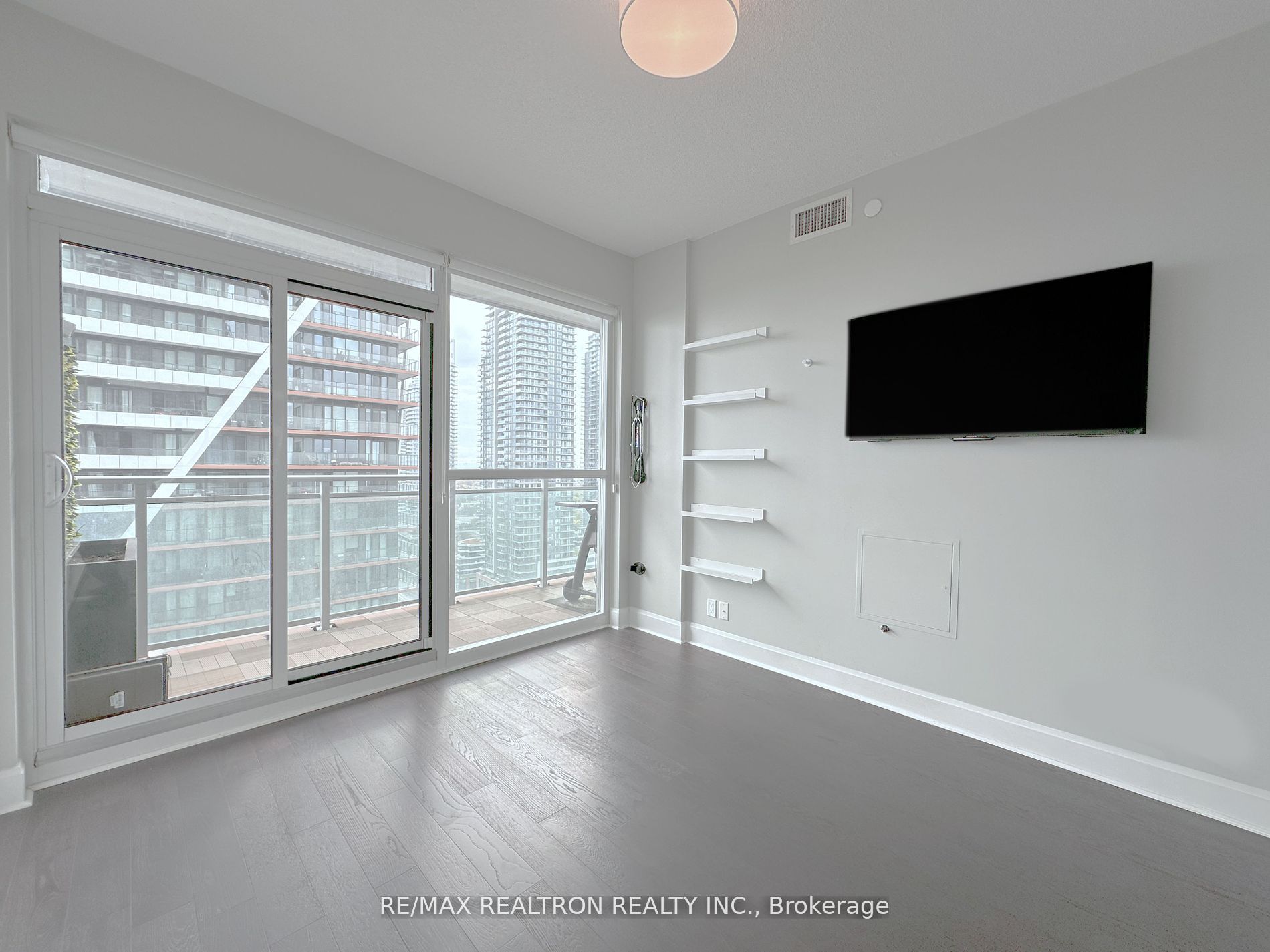 33 Shore Breeze Dr, #1903