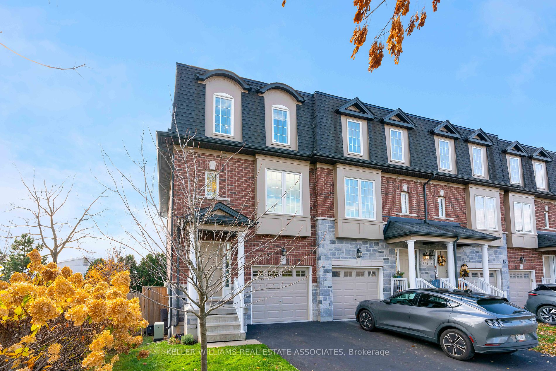 2220 Queensway Drive, #14