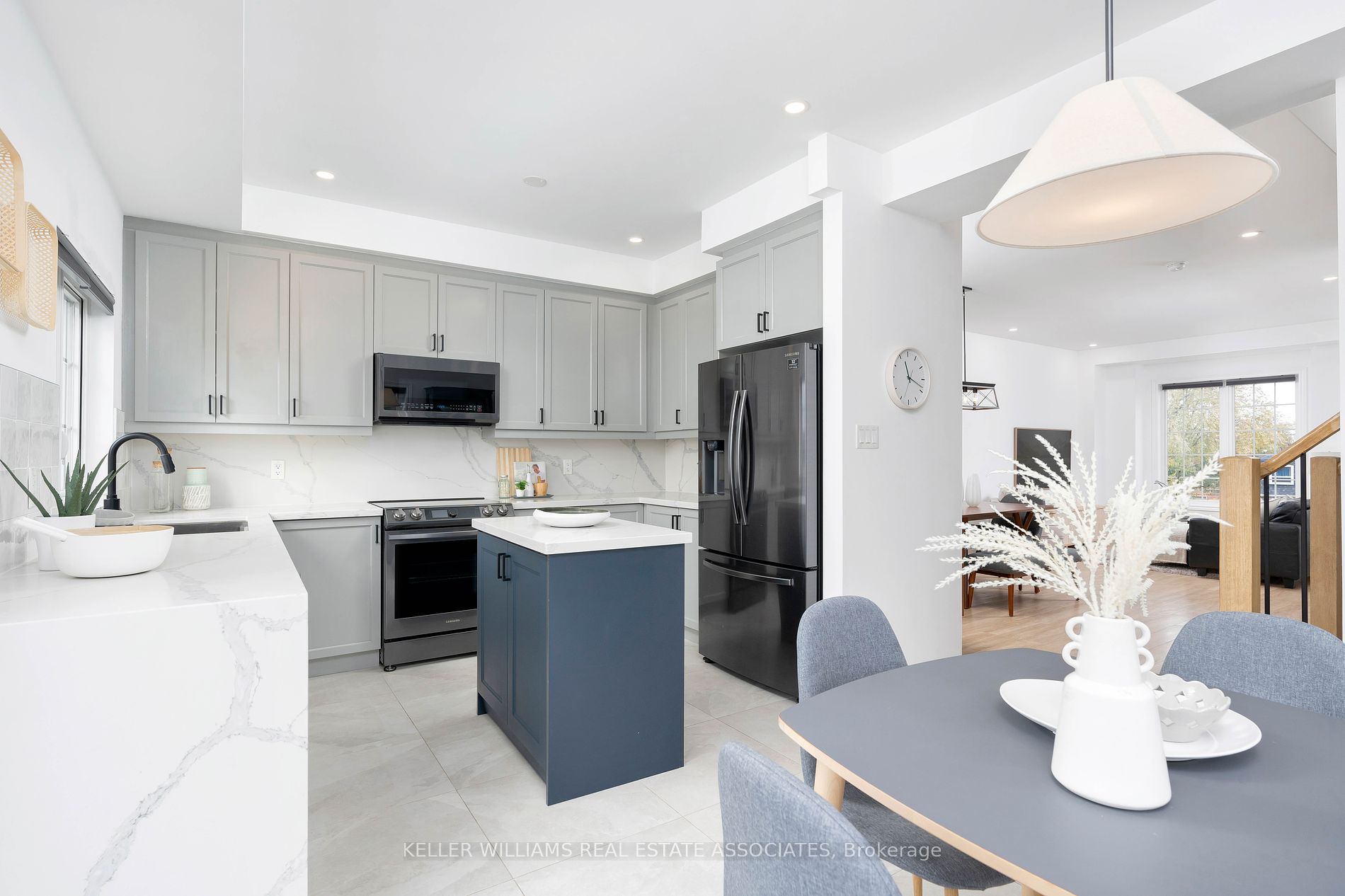 2220 Queensway Drive, #14