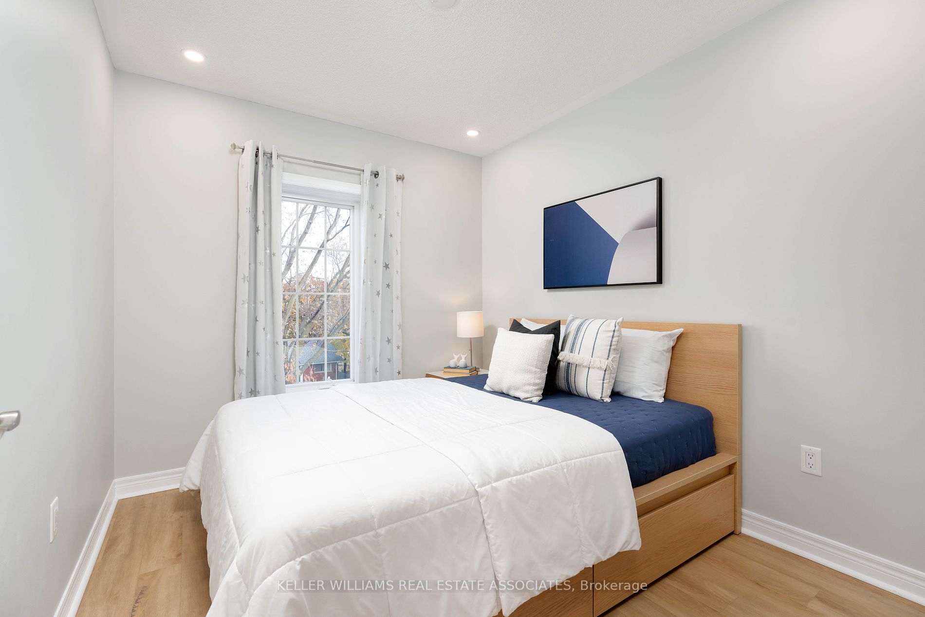 2220 Queensway Drive, #14