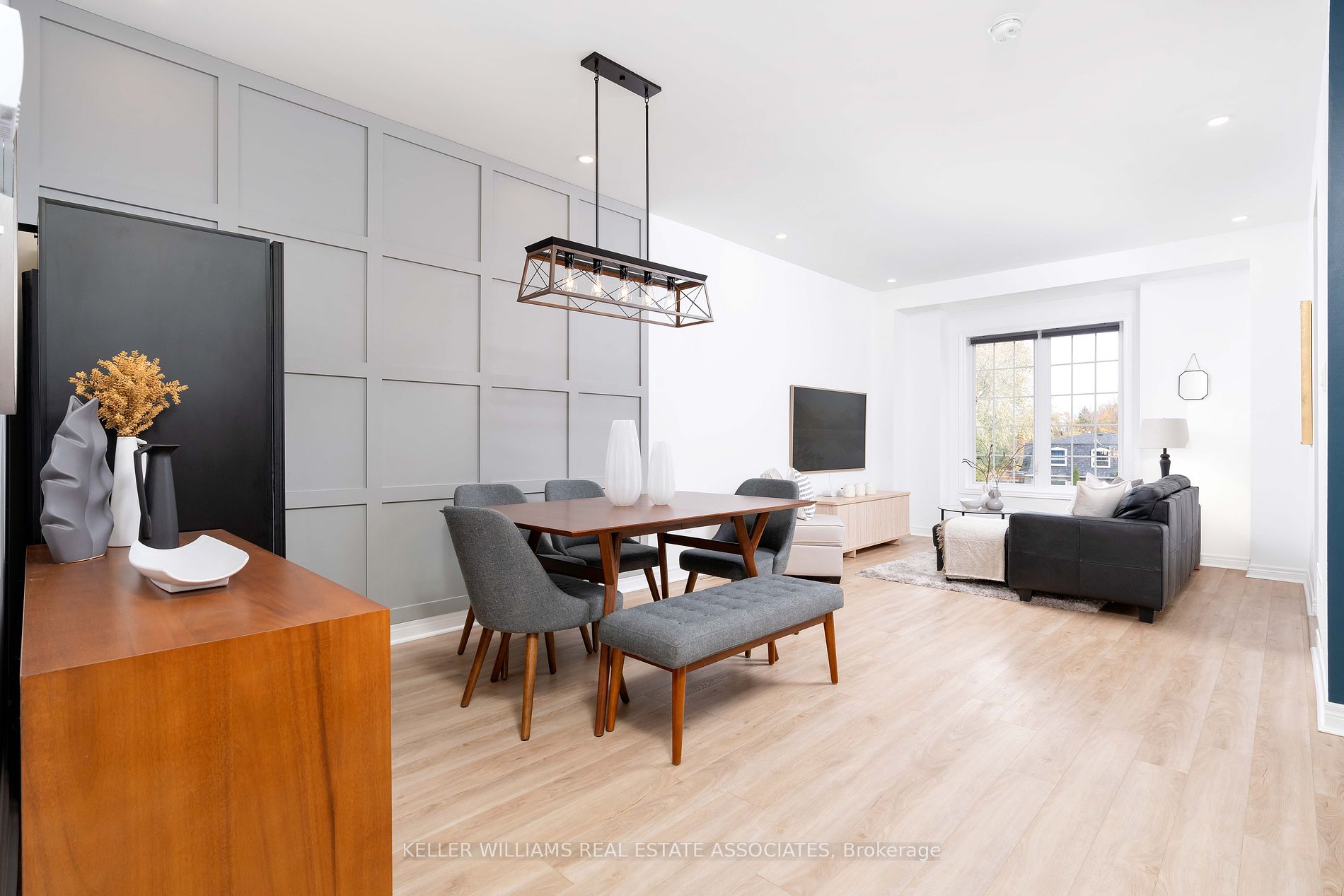 2220 Queensway Drive, #14
