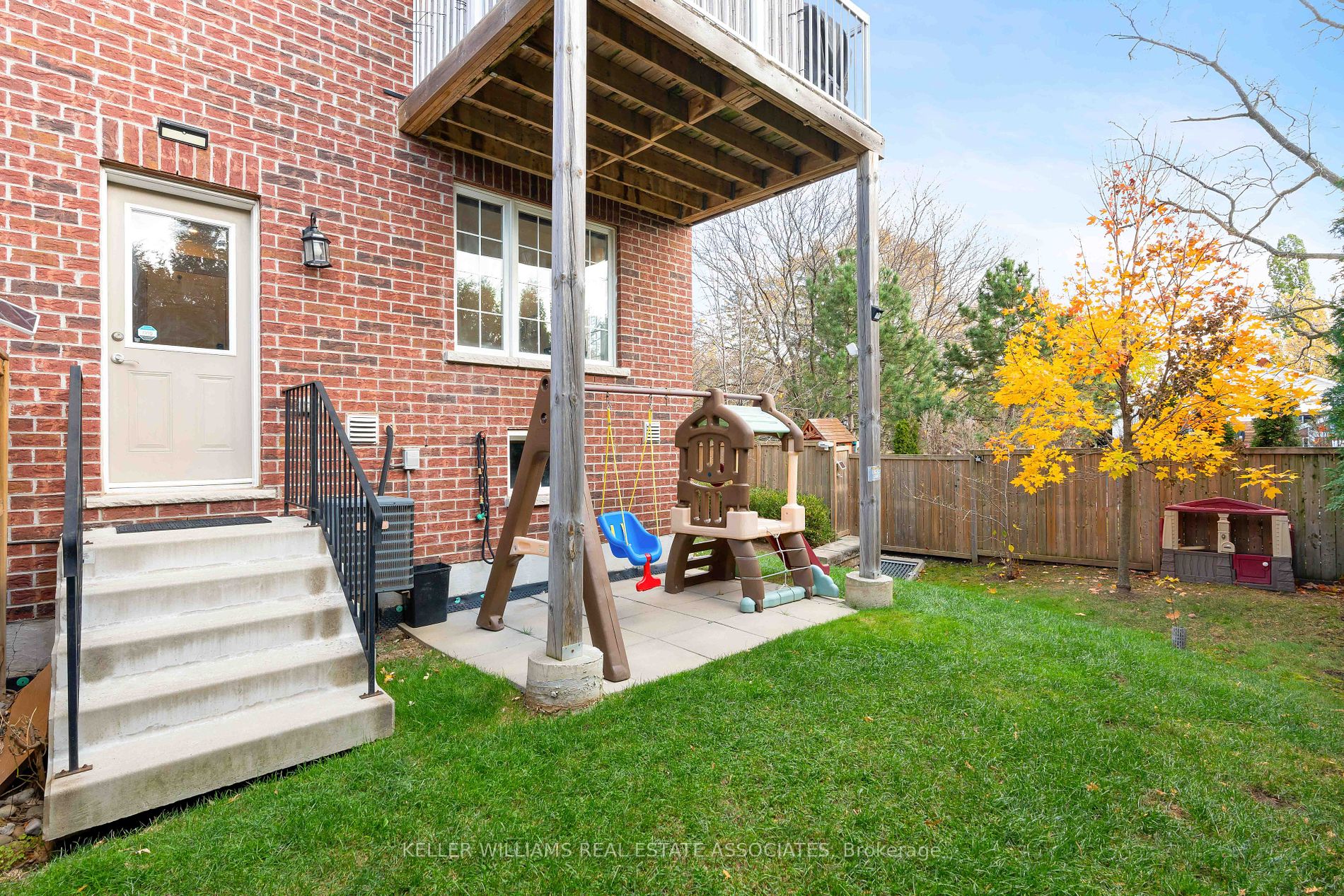 2220 Queensway Drive, #14