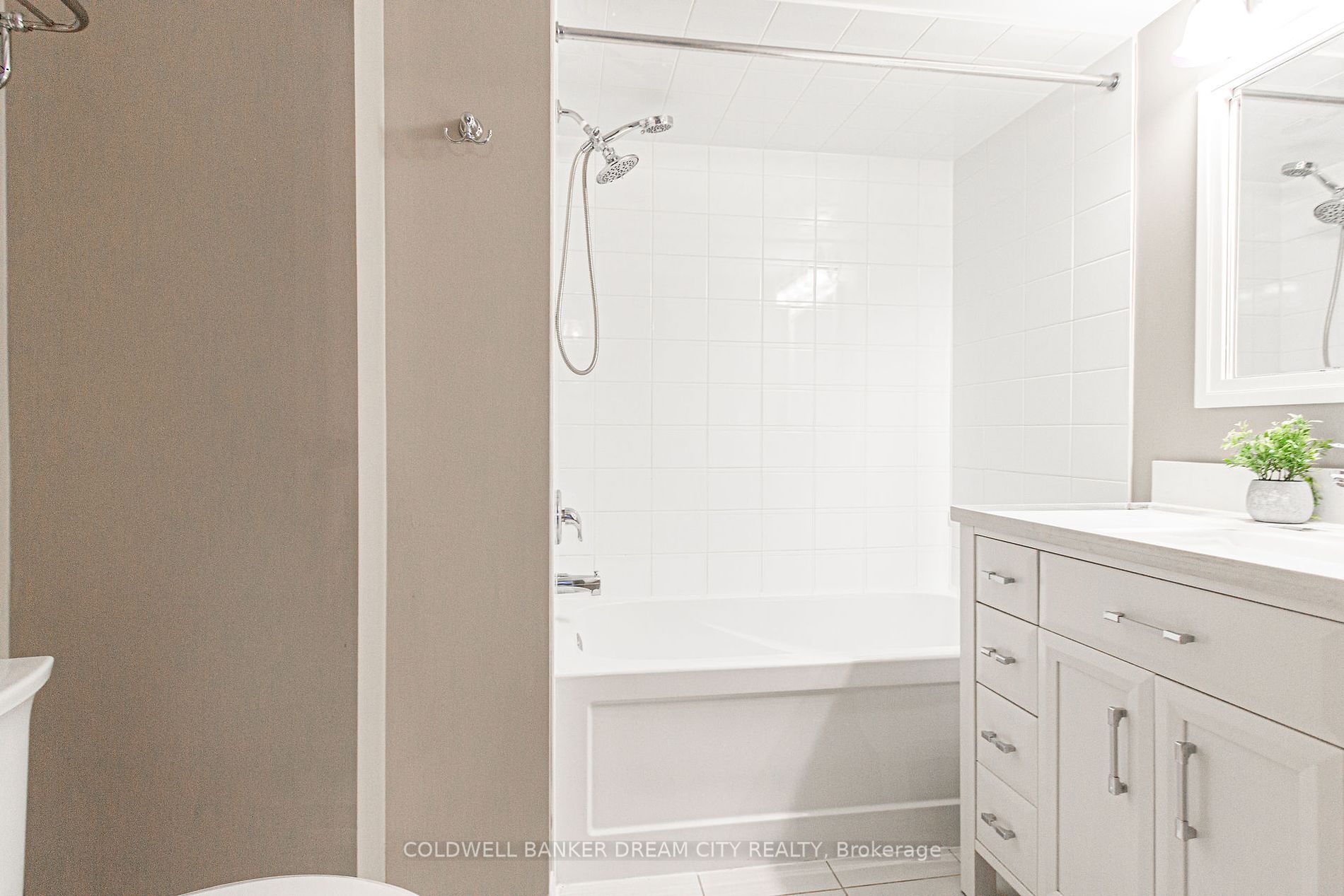 1045 Nadalin Heights, #211