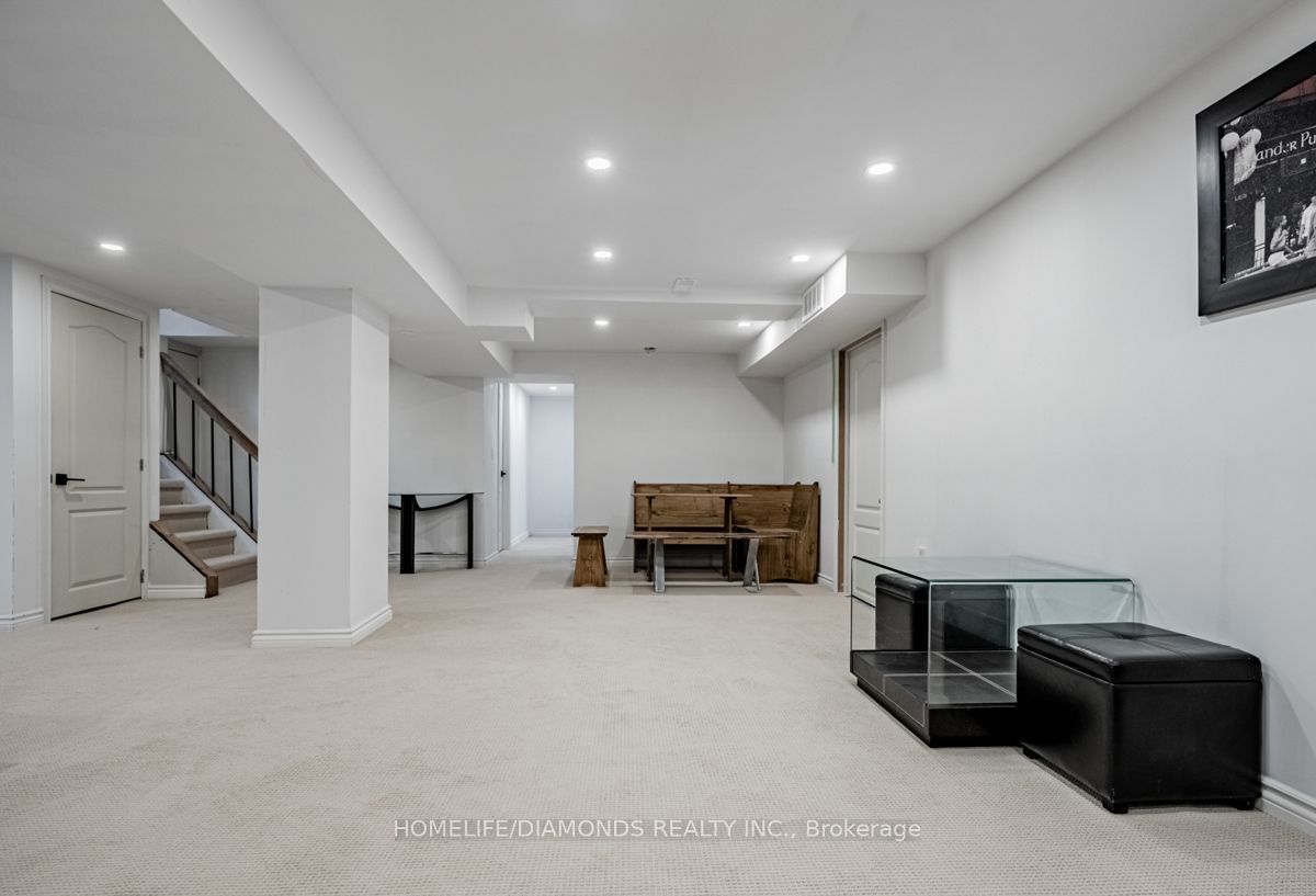 208 Glen Oak Dr