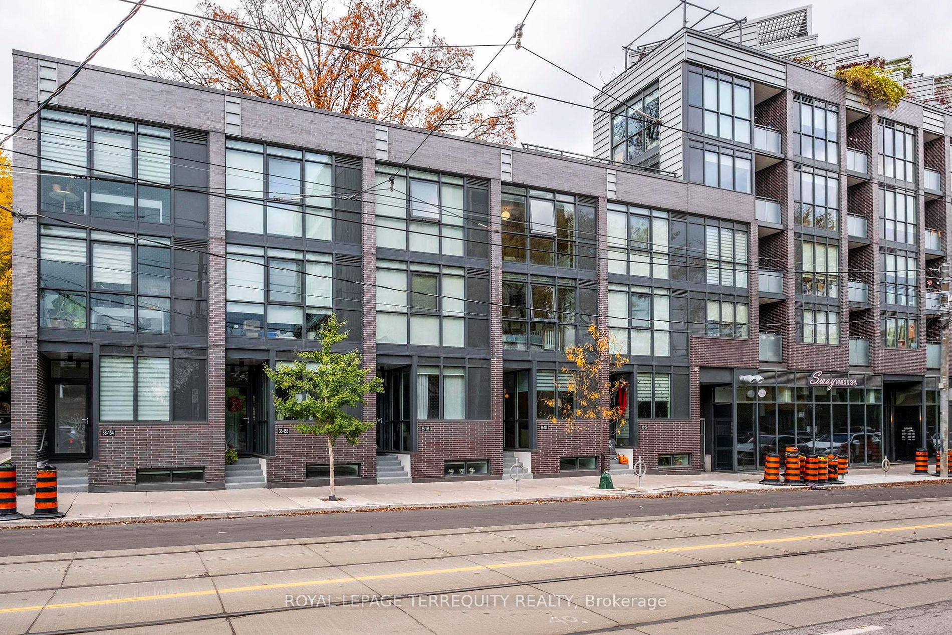 38 Howard Park Ave, #157
