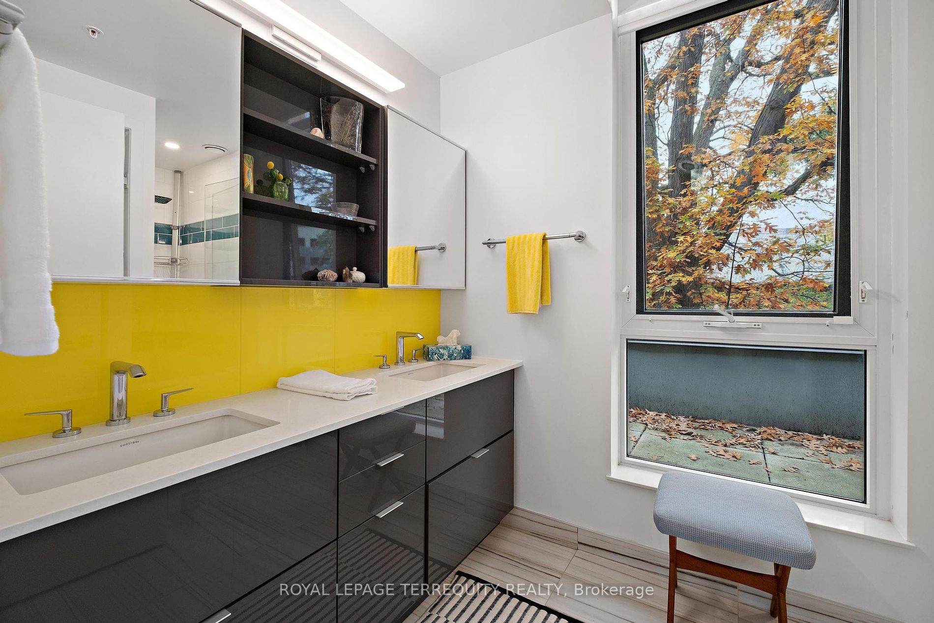 38 Howard Park Ave, #157