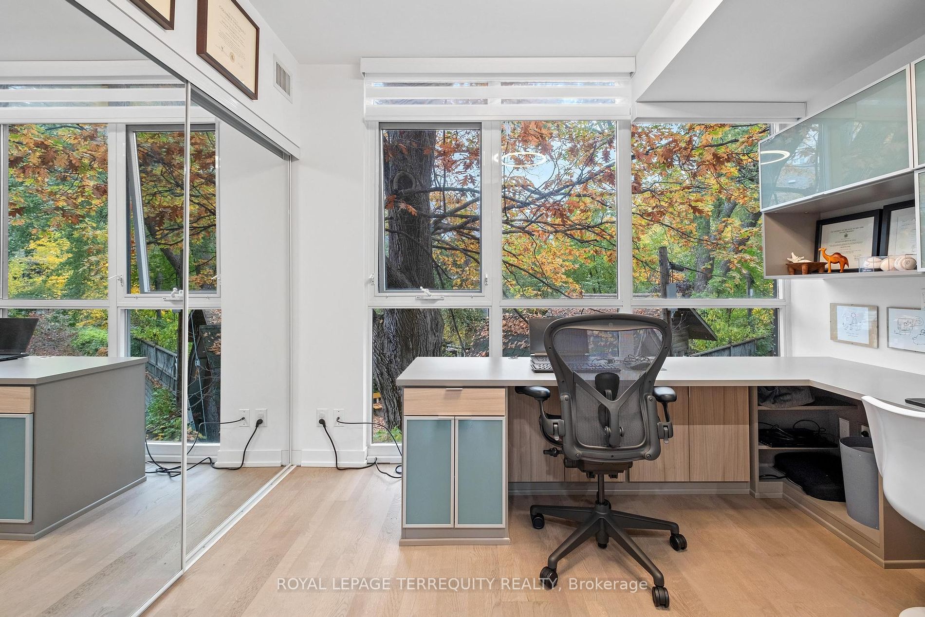 38 Howard Park Ave, #157
