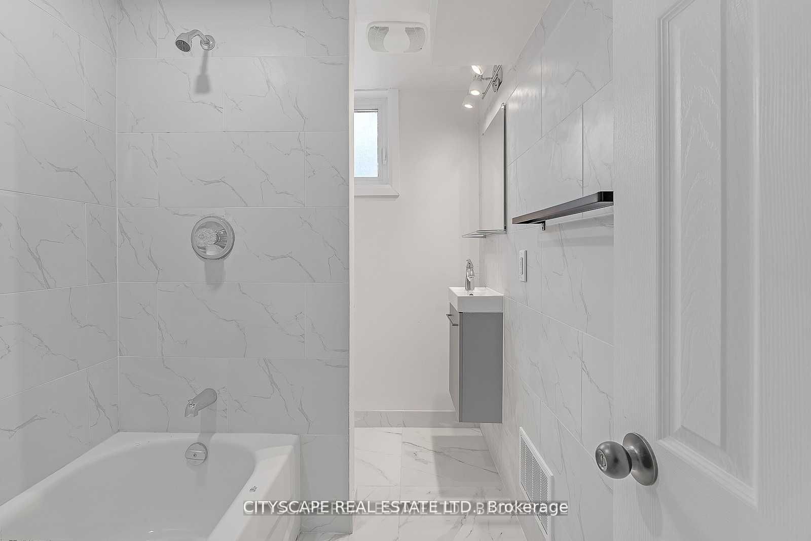 2724 Lake Shore Boulevard W, #Lower