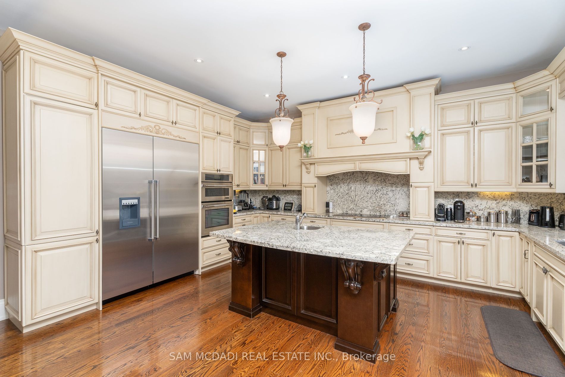 2513 Sharon Crescent