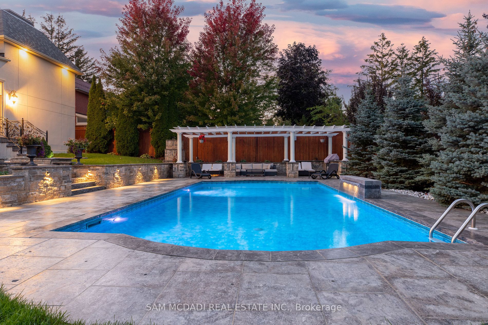 2513 Sharon Crescent