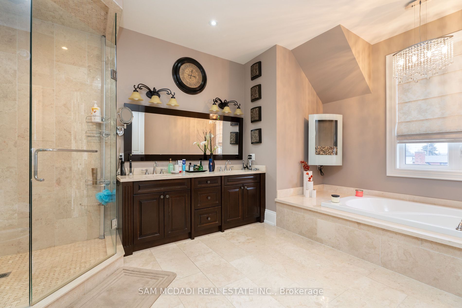 2513 Sharon Crescent