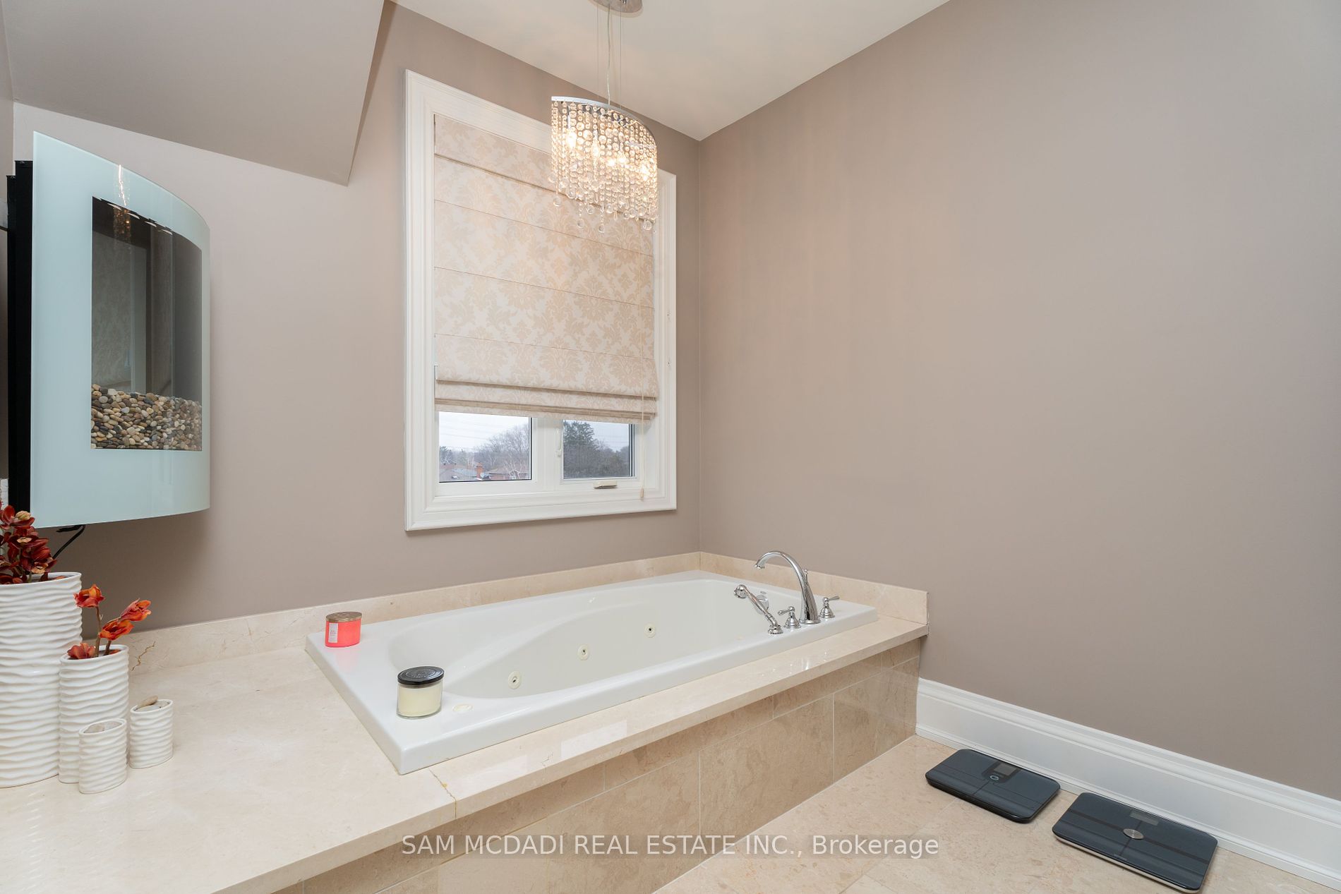 2513 Sharon Crescent