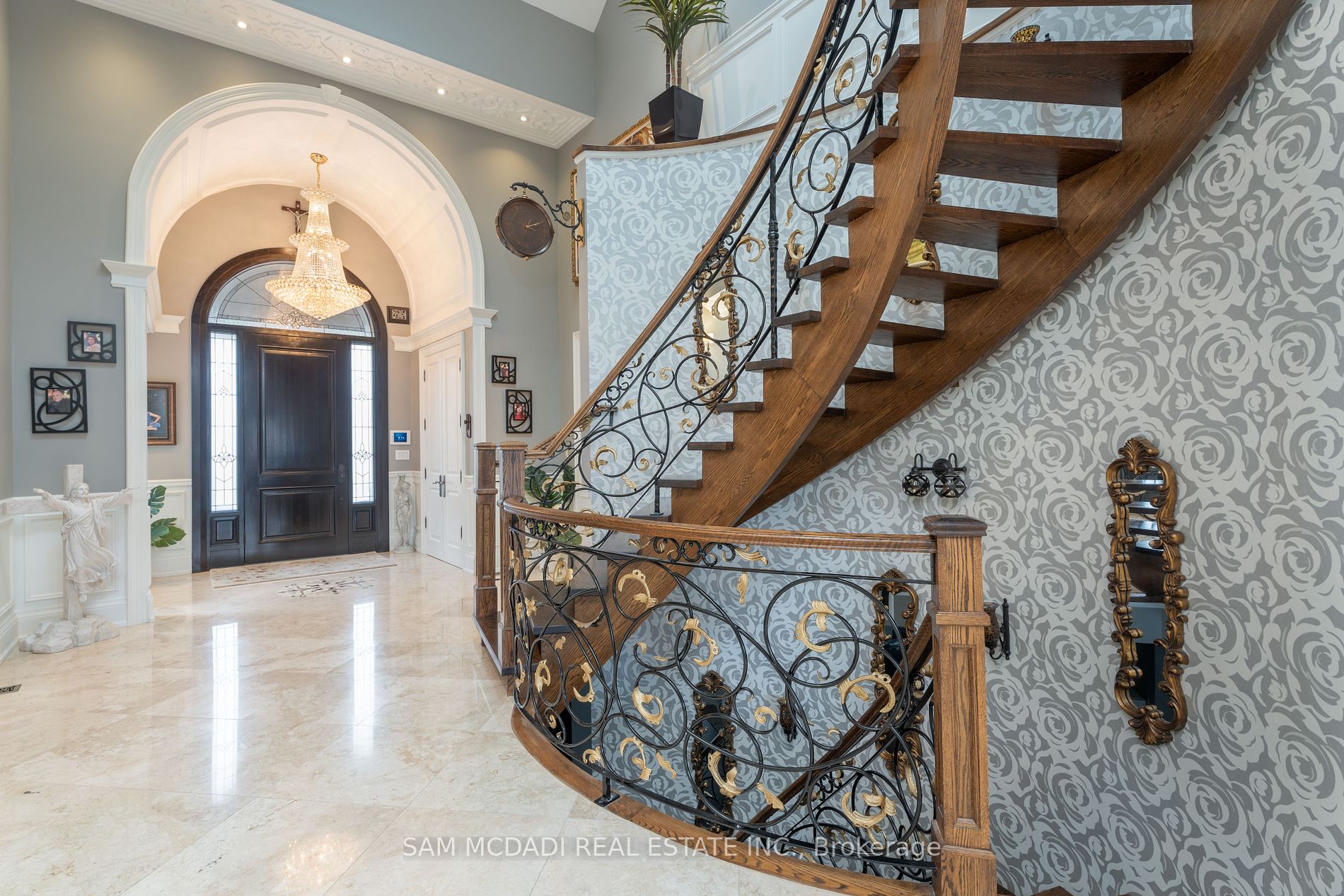 2513 Sharon Crescent