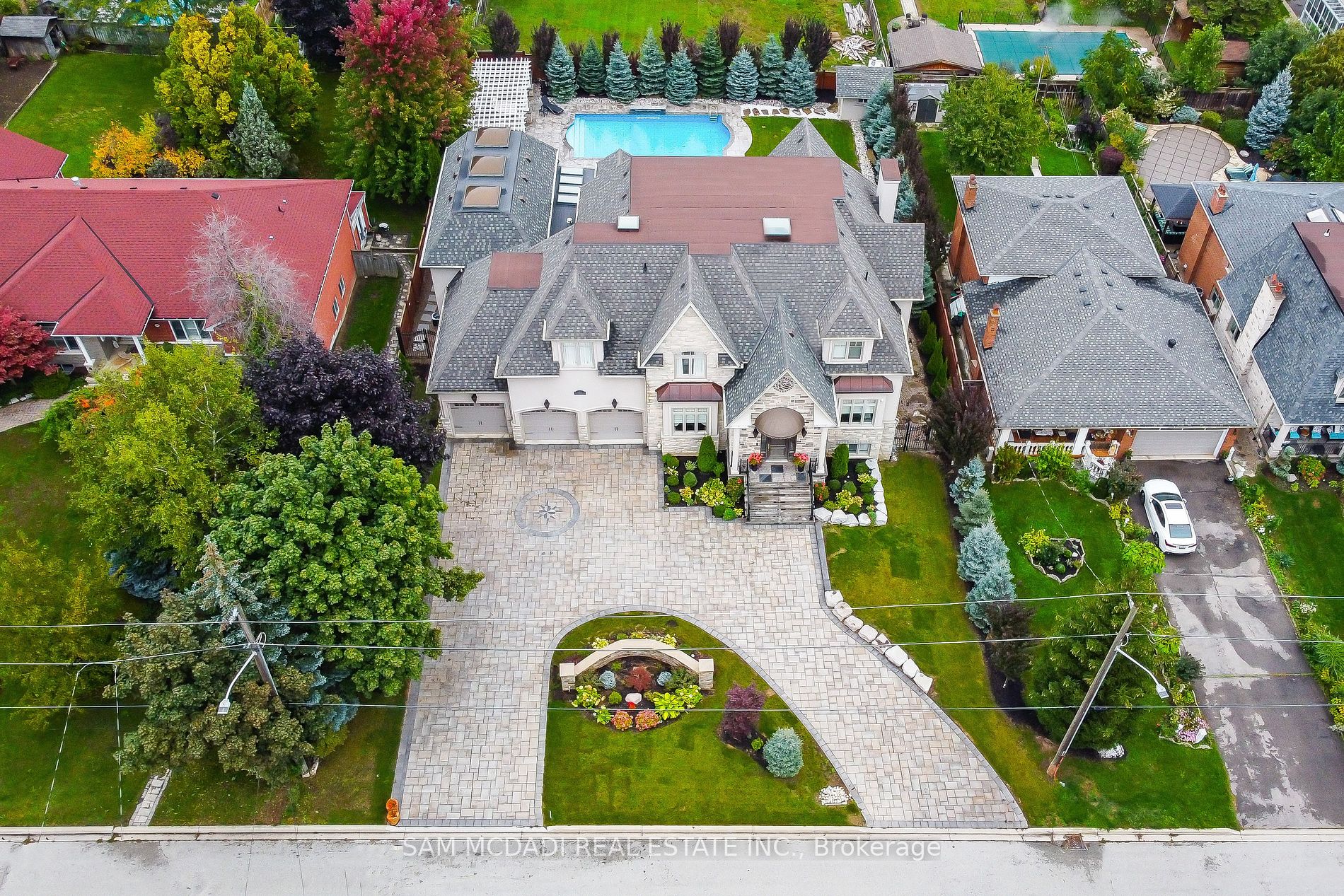 2513 Sharon Crescent
