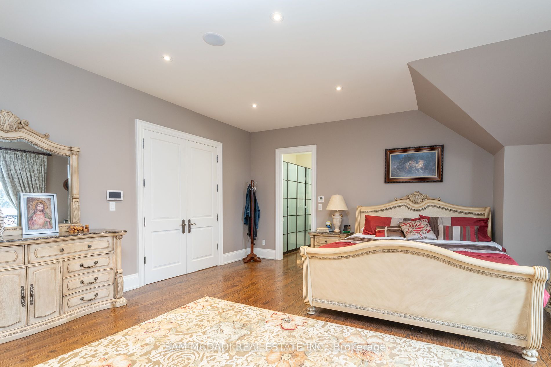 2513 Sharon Crescent