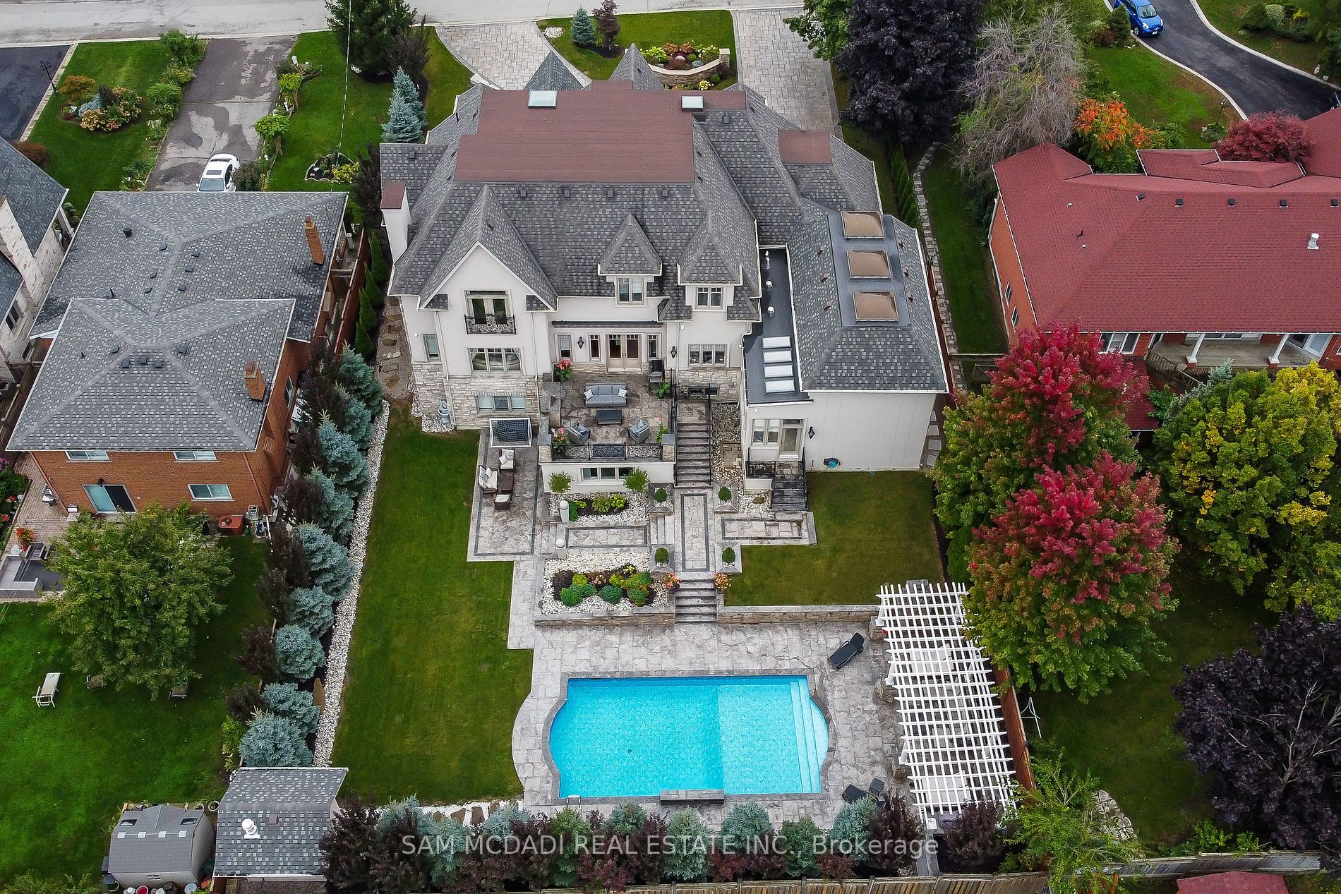 2513 Sharon Crescent