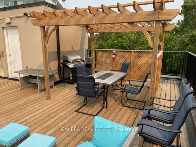 4198 Dundas St W, #210