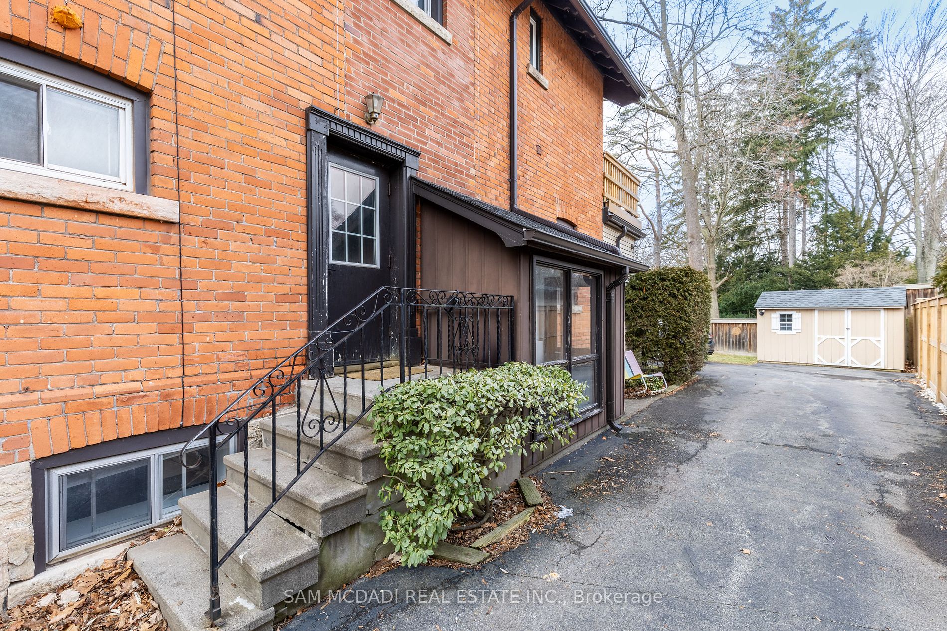 2177 Lakeshore Road