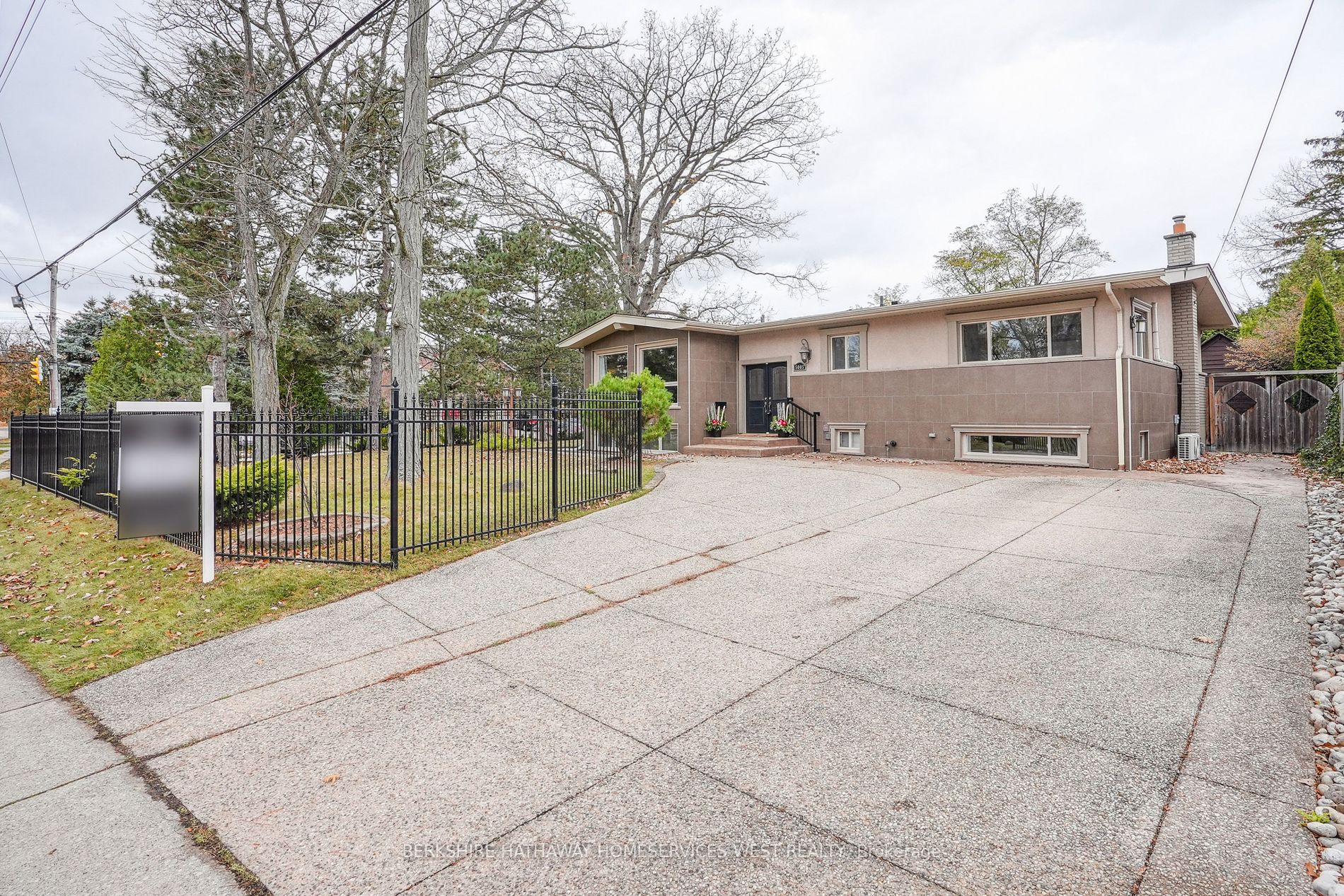 5005 Spruce Ave
