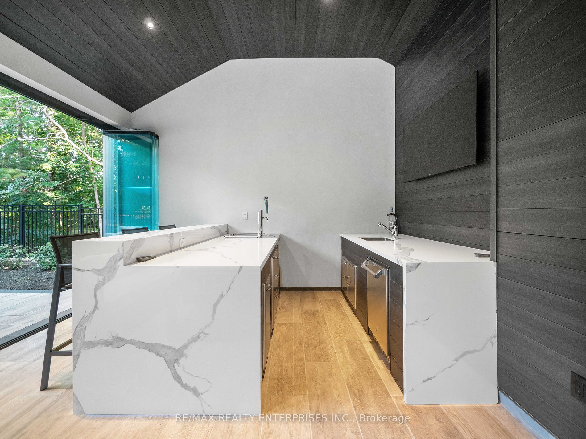 1266 Minaki Road