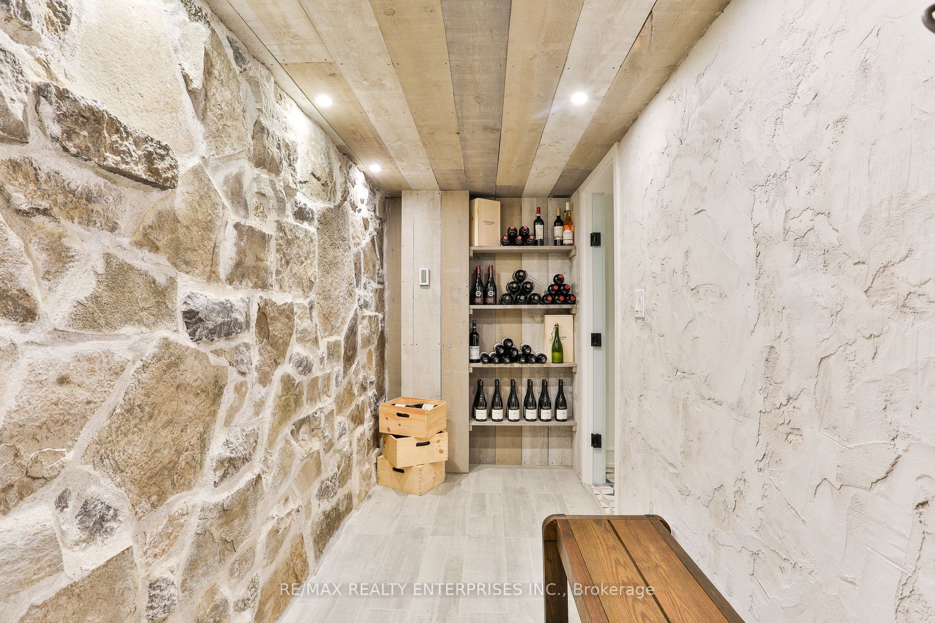 1266 Minaki Road