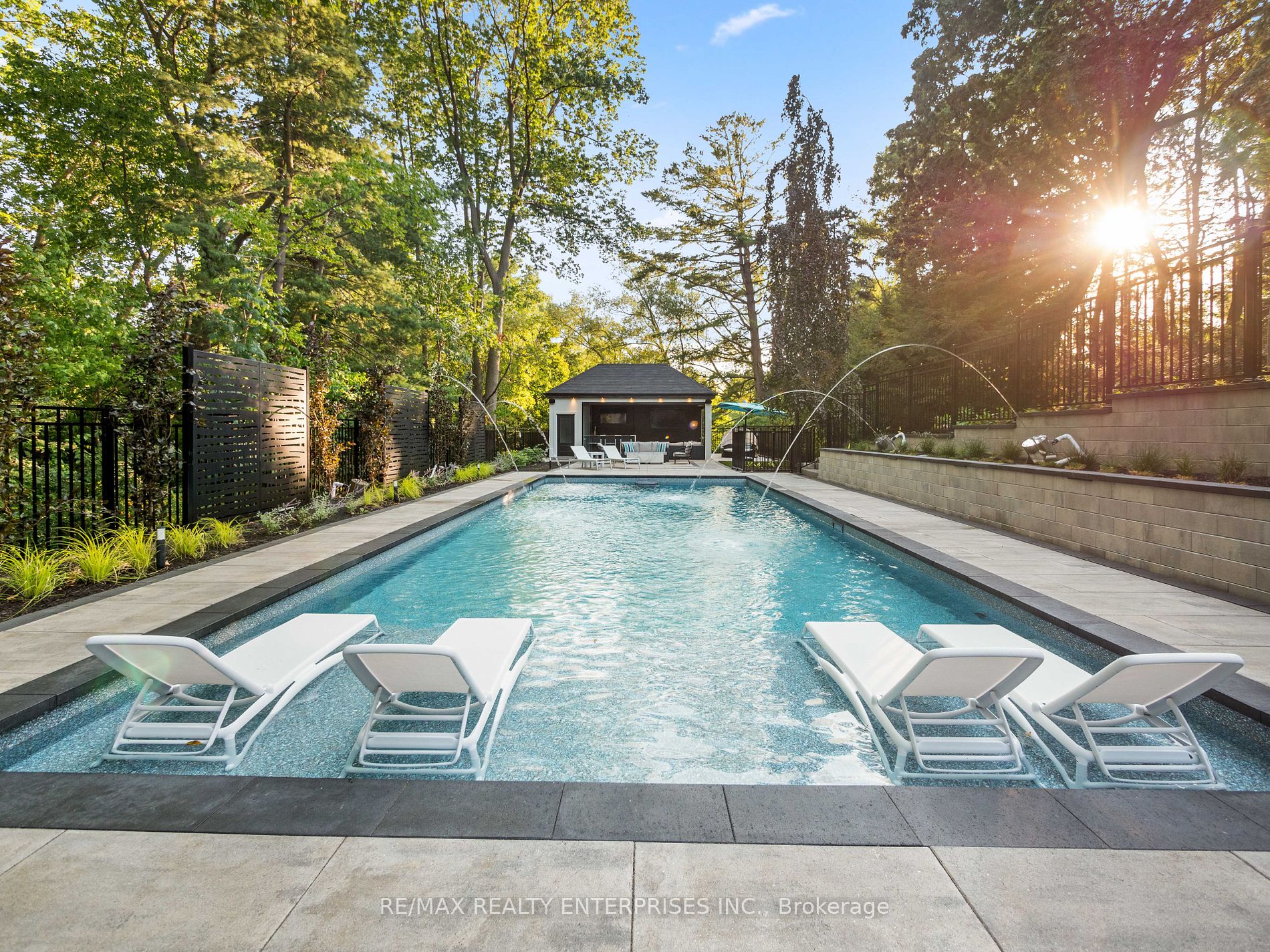 1266 Minaki Road