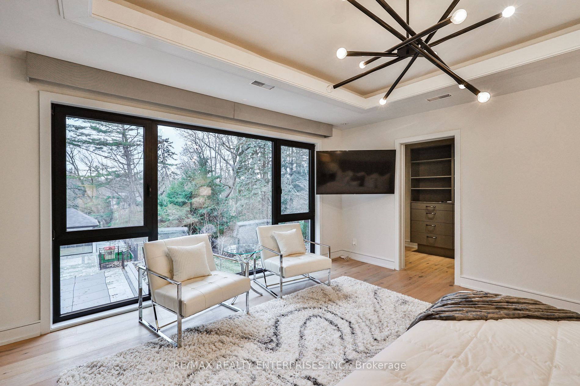 1266 Minaki Road